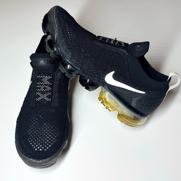 Nike Women’s Air VaporMax Flyknit Moc 2 Black Athletic Sneakers Size- 8 - Picture 1 of 10